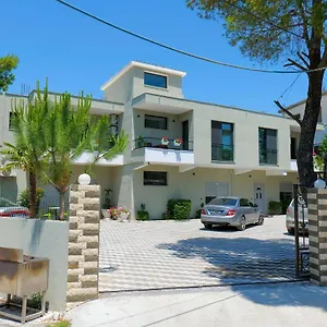 3* Hotel Vila Celaj
